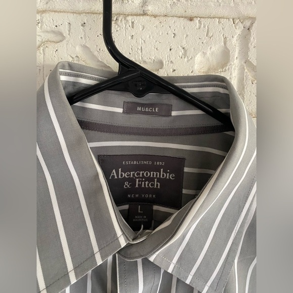 Vintage Abercrombie & Fitch Gray and White Striped Dress Shirt - Picture 4 of 6
